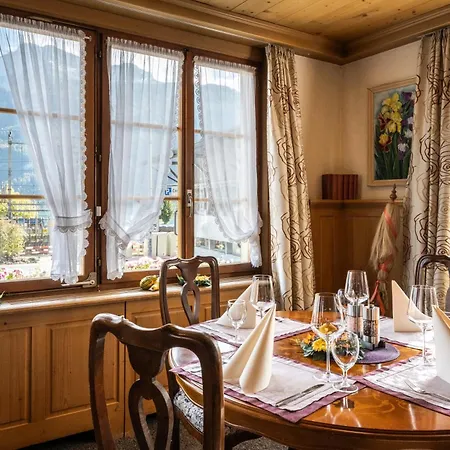 Weisses Kreuz Hotel 3*