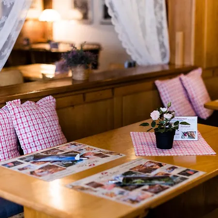 Szálloda Weisses Kreuz 3*