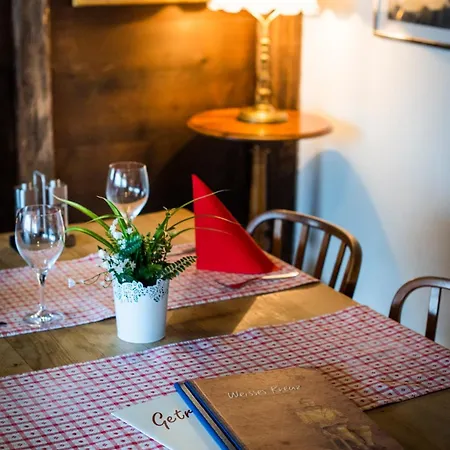 Weisses Kreuz Szálloda 3*