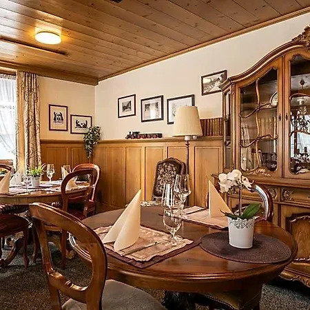 Otel Weisses Kreuz 3*