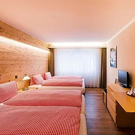 Otel Weisses Kreuz 3*